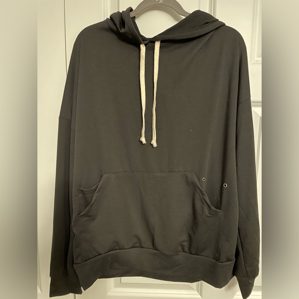 122. NWOT by Eldridge Black Hoodie with pockets and Adjustable Hoodie, Size XL